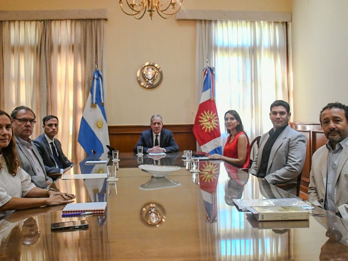 El Gobernador se reunió con autoridades del Ministerio y del Consejo de Educación para analizar y proyectar acciones en materia educativa
