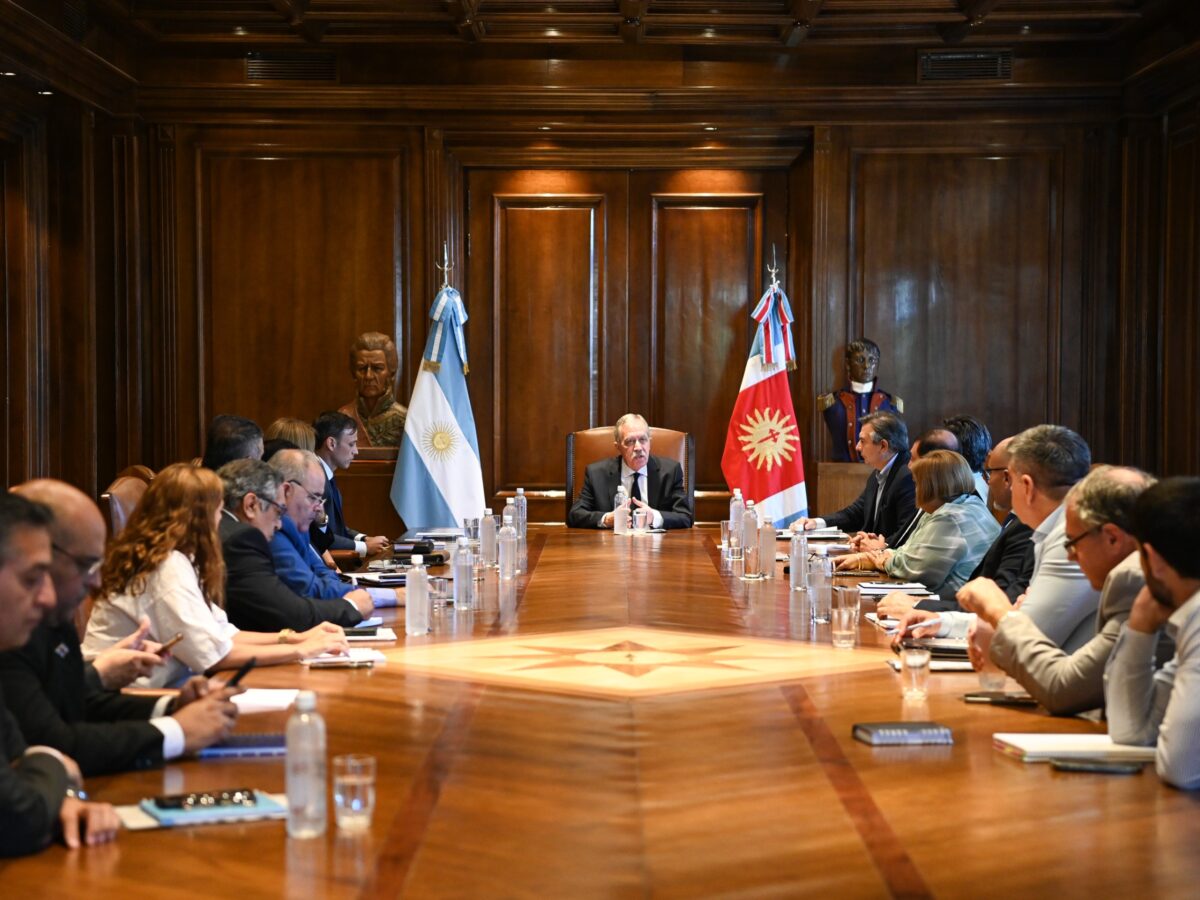 Elías Suárez encabezó una reunión de trabajo con diferentes áreas de gobierno