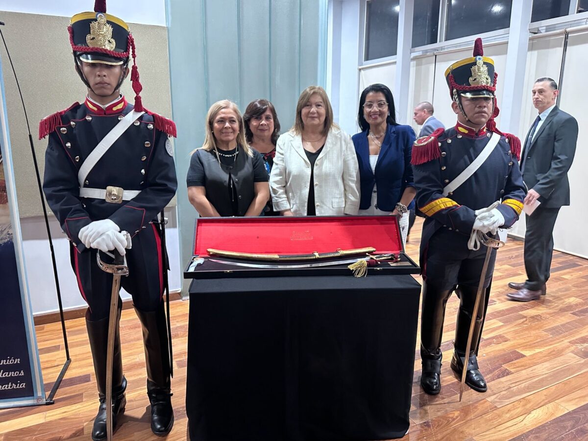 El reconocido historiador Roberto Colimodio abordó el legado de San Martín y Belgrano en la Legislatura