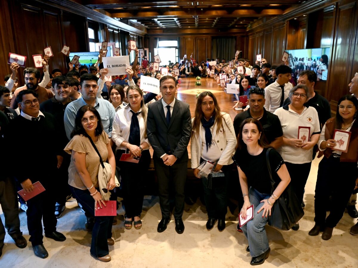Alumnos de El Bobadal y Frías visitaron Casa de Gobierno