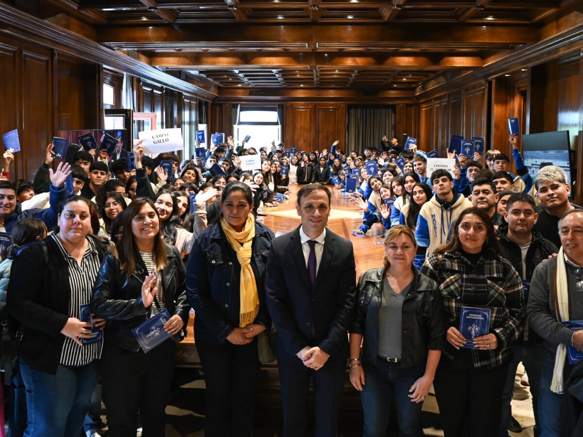 Alumnos de Campo Gallo y Colonia El Simbolar visitaron Casa de Gobierno