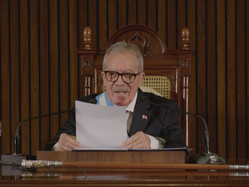 El gobernador  anunció un bono de $600 mil por el Día del Trabajador y un refuerzo de $1,2 millones para empleados públicos