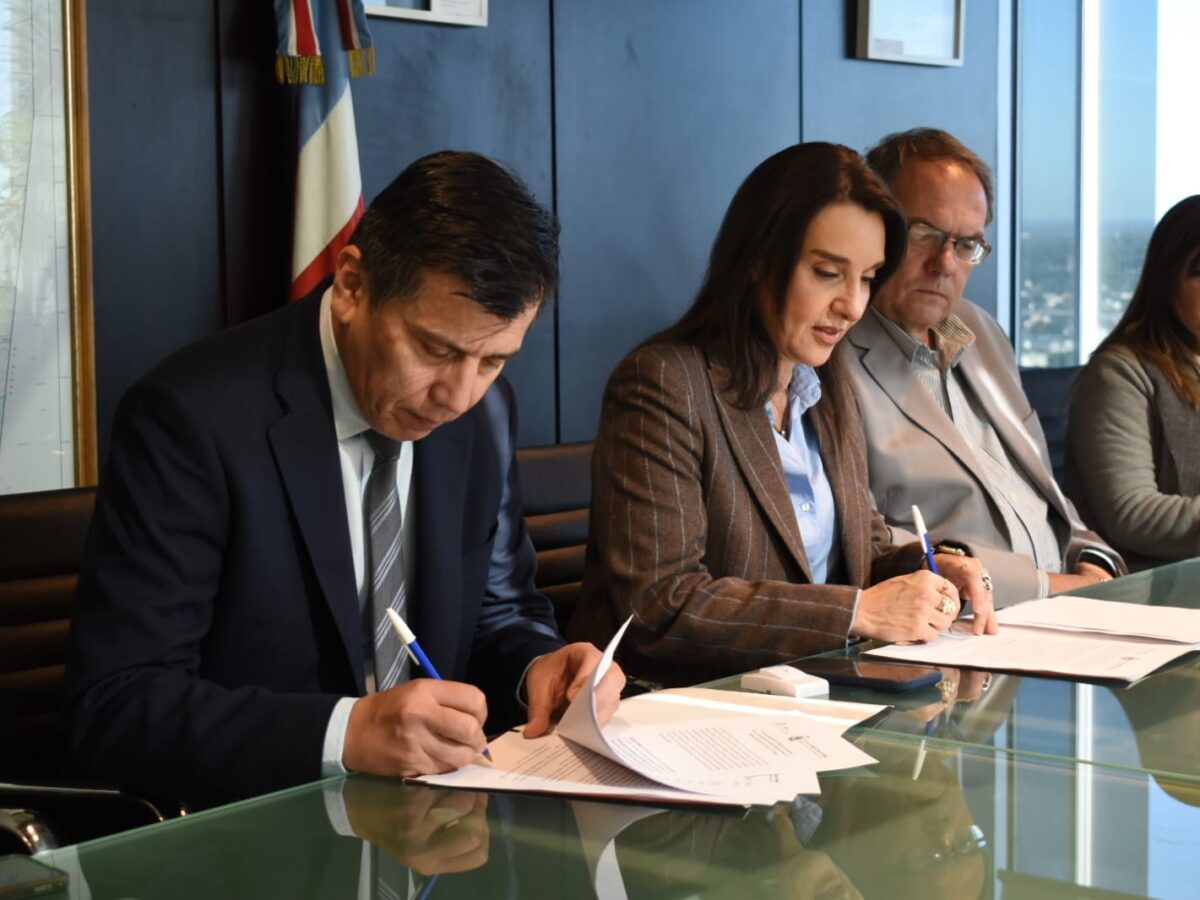 Educación y Unse firmaron un convenio de colaboración académica para egresados y egresadas del área de Salud