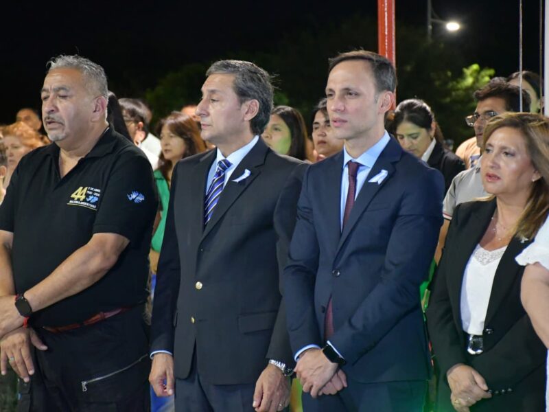 El Vicegobernador encabezó la vigilia en homenaje a los veteranos caídos en Malvinas