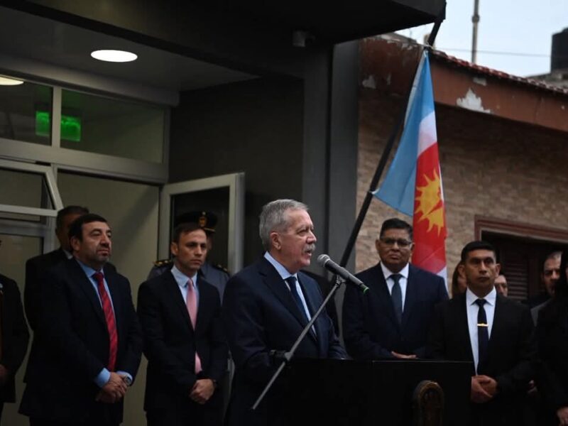 Elías Suárez inauguró la nueva Comisaría N°13 y entregró viviendas sociales a familias bandeñas