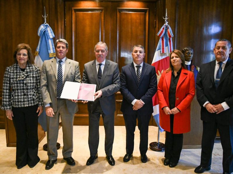 El Gobernador Elías Suárez se reunió con los miembros del Tribunal de Cuentas de la provincia