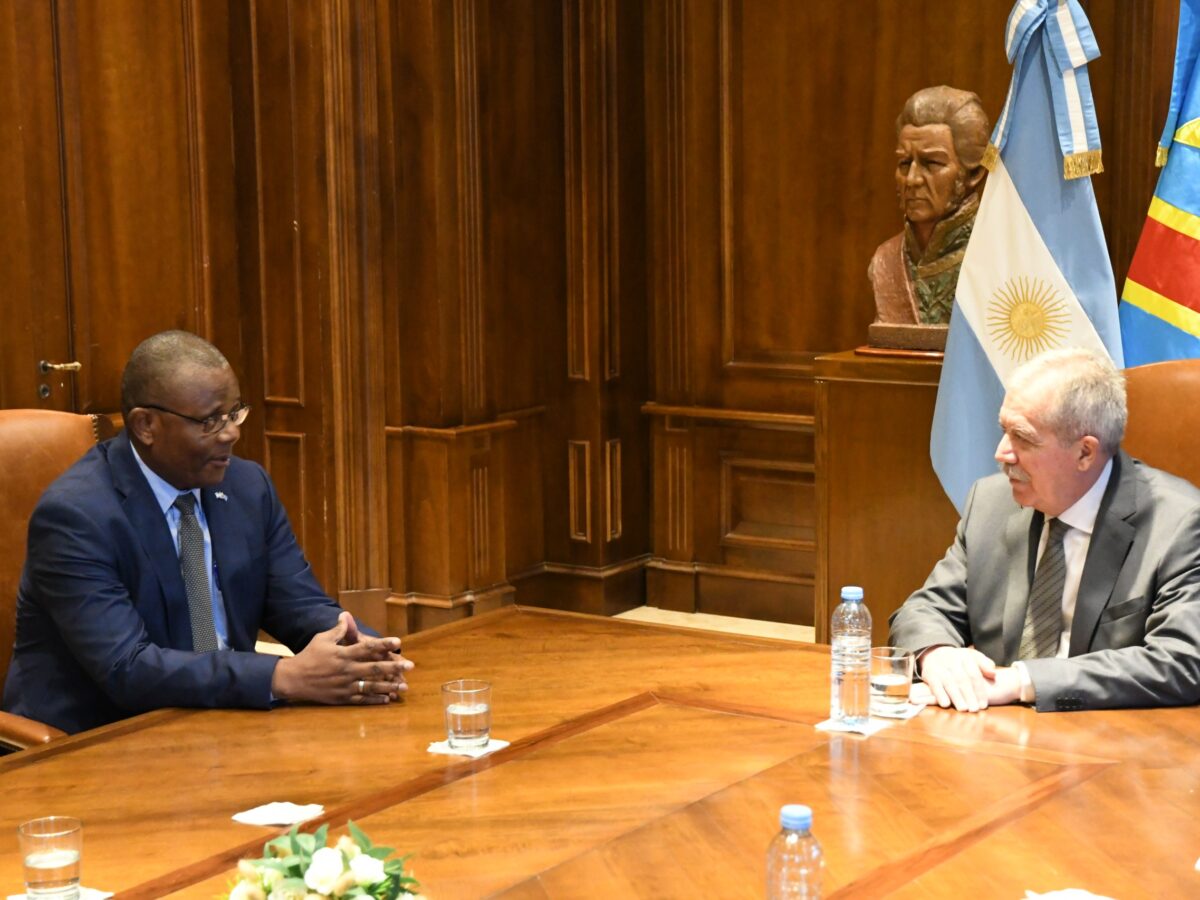 El gobernador Elías Suárez recibió al embajador de la República Democrática del Congo en Argentina
