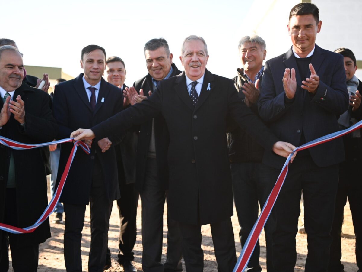Elías Suárez inauguró una planta potabilizadora de agua en Vaca Human y entregó viviendas sociales