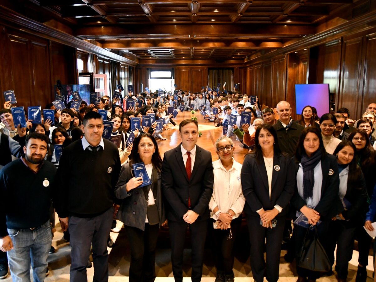 Estudiantes de los departamentos Loreto, Aguirre y Mitre conocieron Casa de Gobierno