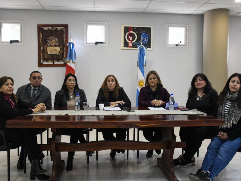 Convocan a docentes a ratificar preinscripciones para el concurso de oposición de cargos directivos