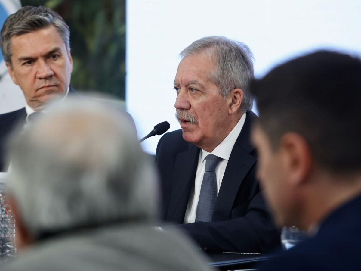 Elías Suárez firmó un acuerdo regional para fortalecer el manejo hídrico de los Bajos Submeridionales