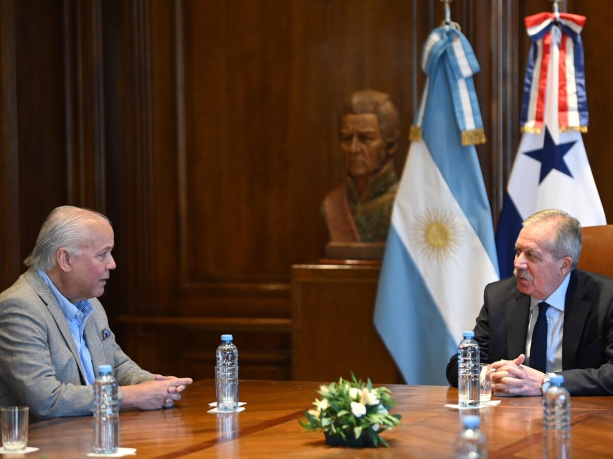 El Gobernador Elías Suárez recibió al embajador de Panamá en Argentina