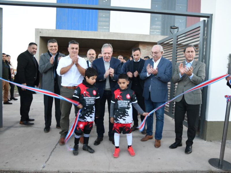 El Goberndor Elías Suárez inauguró un polideportivo y otras obras en Pozo Hondo