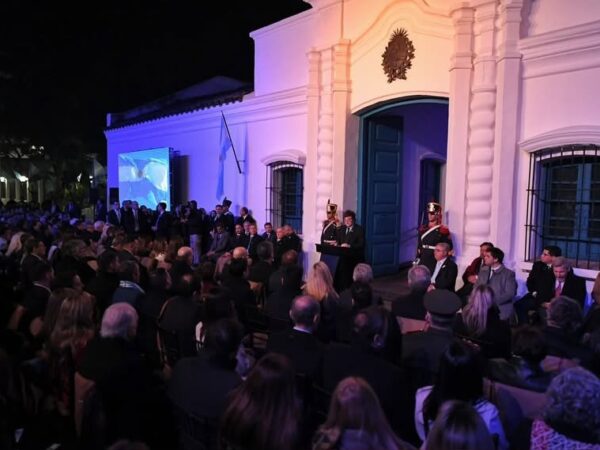 El gobernador Elías Suárez participó en Tucumán de la vigilia por el Día de la Independencia