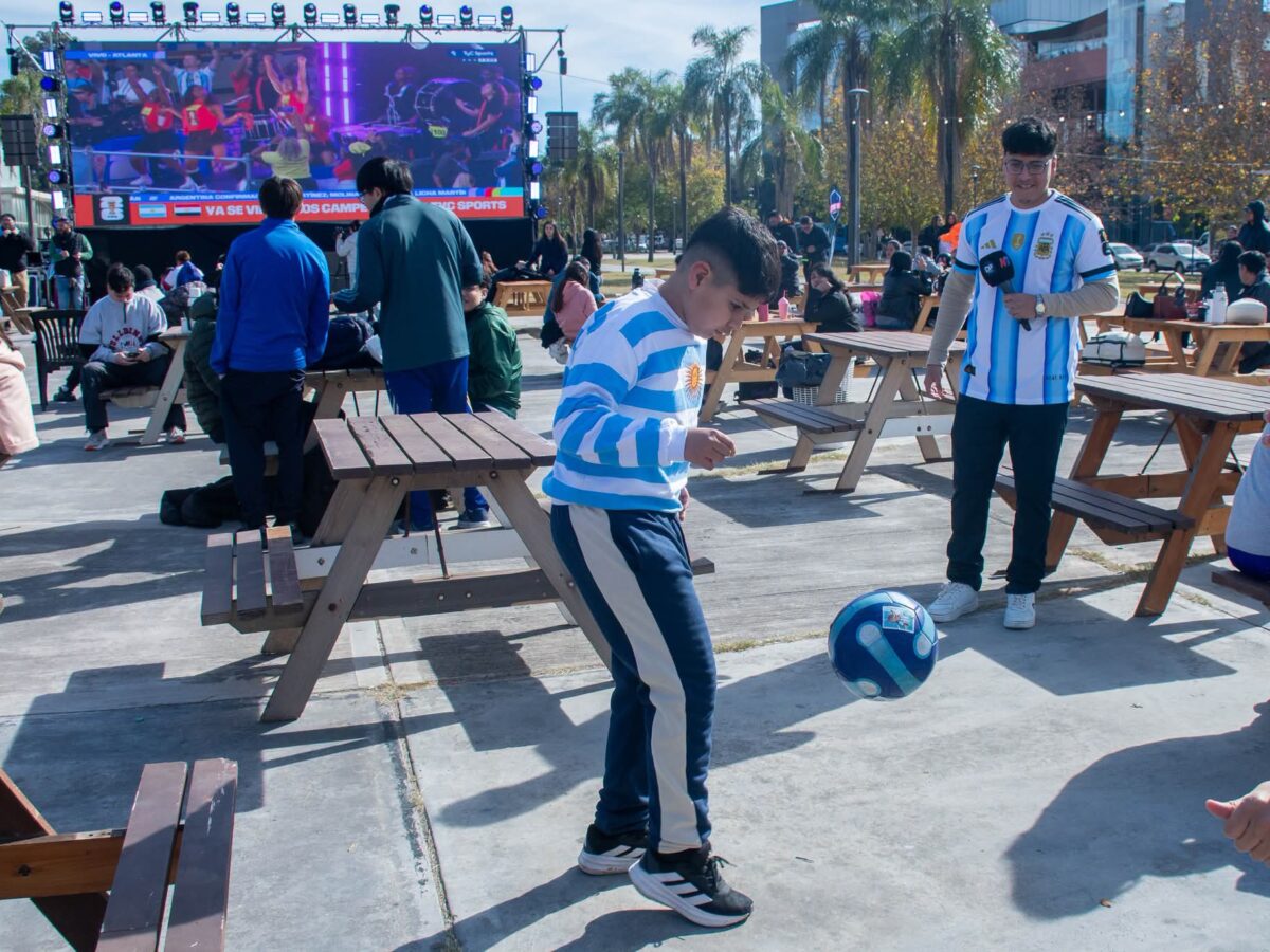 El Fórum se prepara para vivir una nueva fiesta albiceleste con el partido entre Argentina e Inglaterra