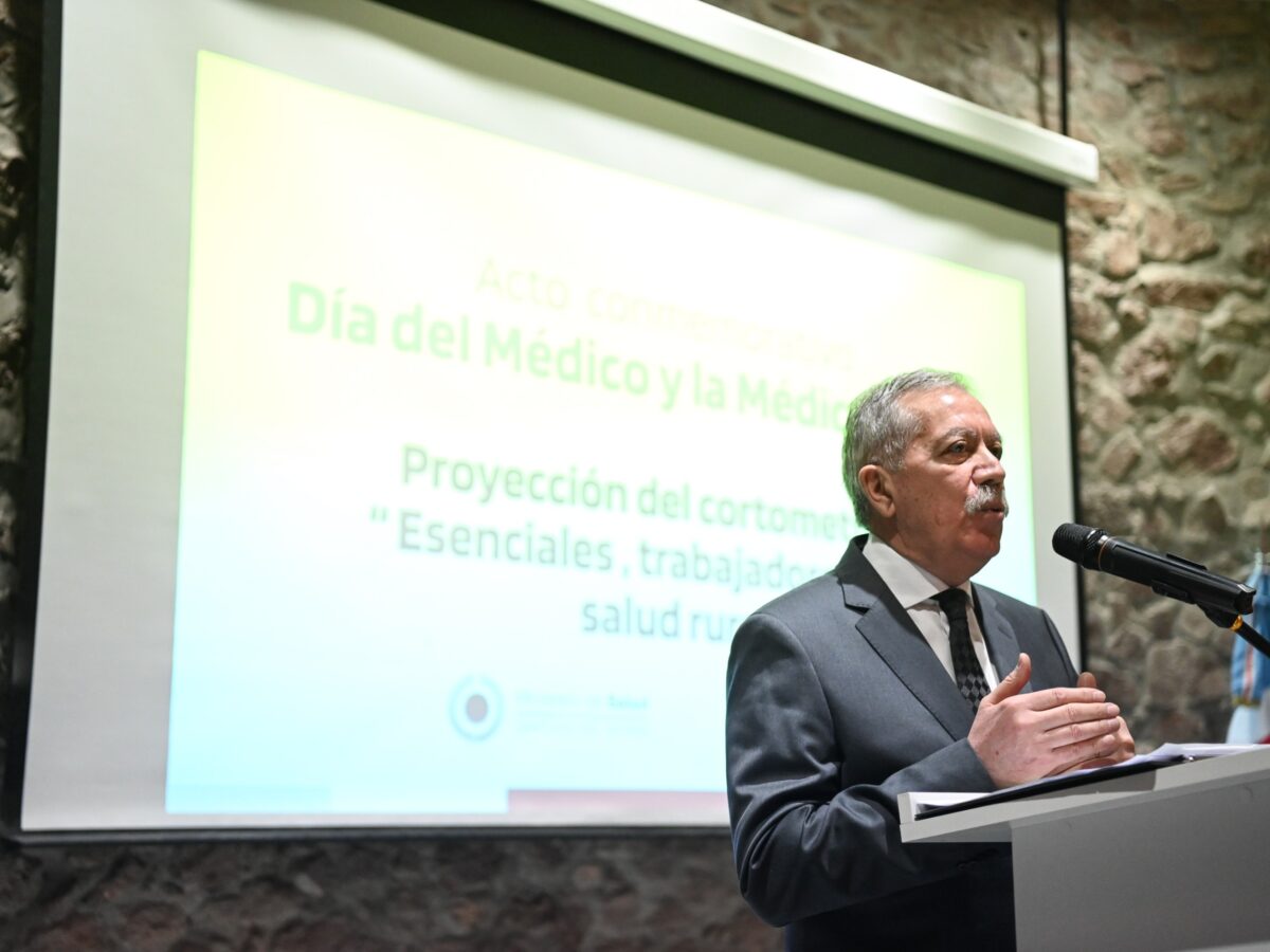 El Gobernador presidió el acto central por el Día del Médico y ratificó el compromiso del estado con el arraigo de la salud pública rural