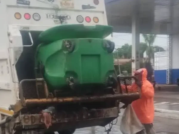 Los trabajos de limpieza de espacios públicos se refuerzan en la ciudad de La Banda