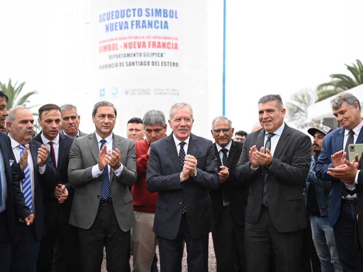 Suárez inauguró un acueducto y viviendas sociales en El Simbol y Nueva Francia