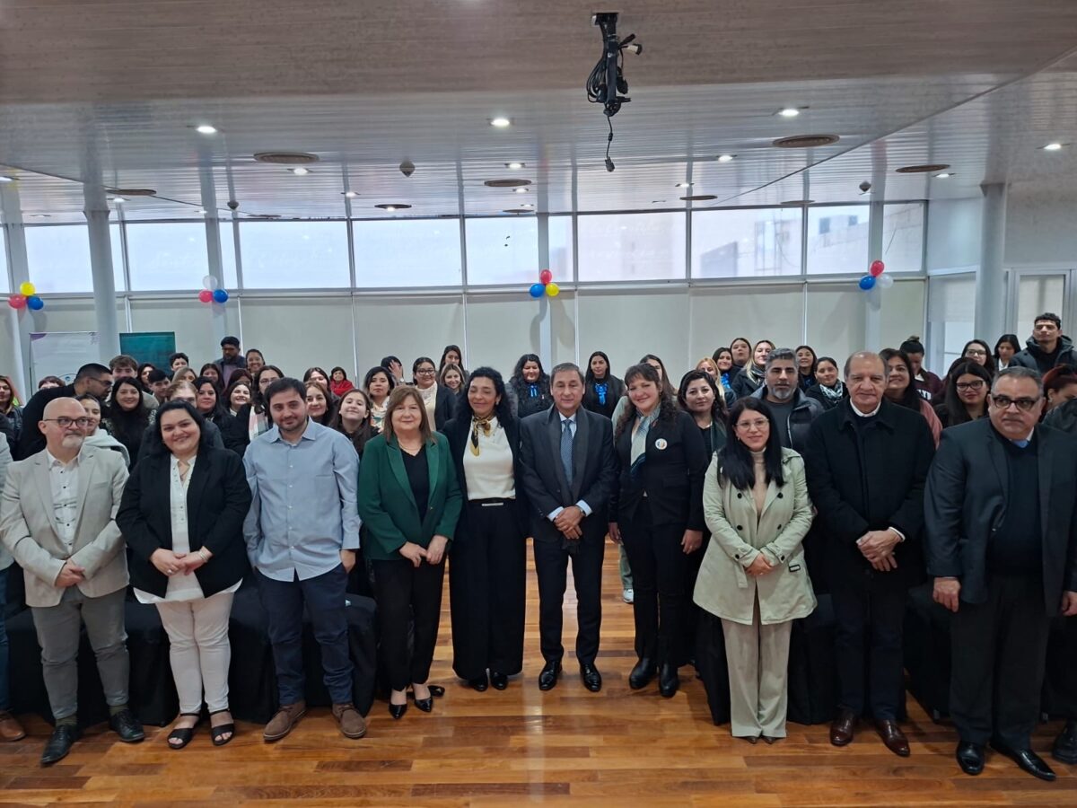 Silva Neder encabezó la apertura de  encuentros provinciales de acompañamiento terapéutico en la Legislatura