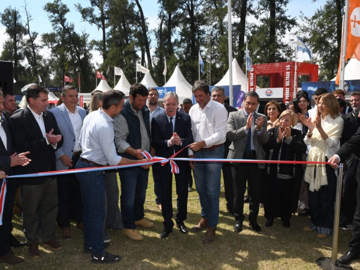 Elia Suárez participó de la apertura oficial de la 19ª ExpoBra y firmó convenios para potenciar la trazabilidad ganadera