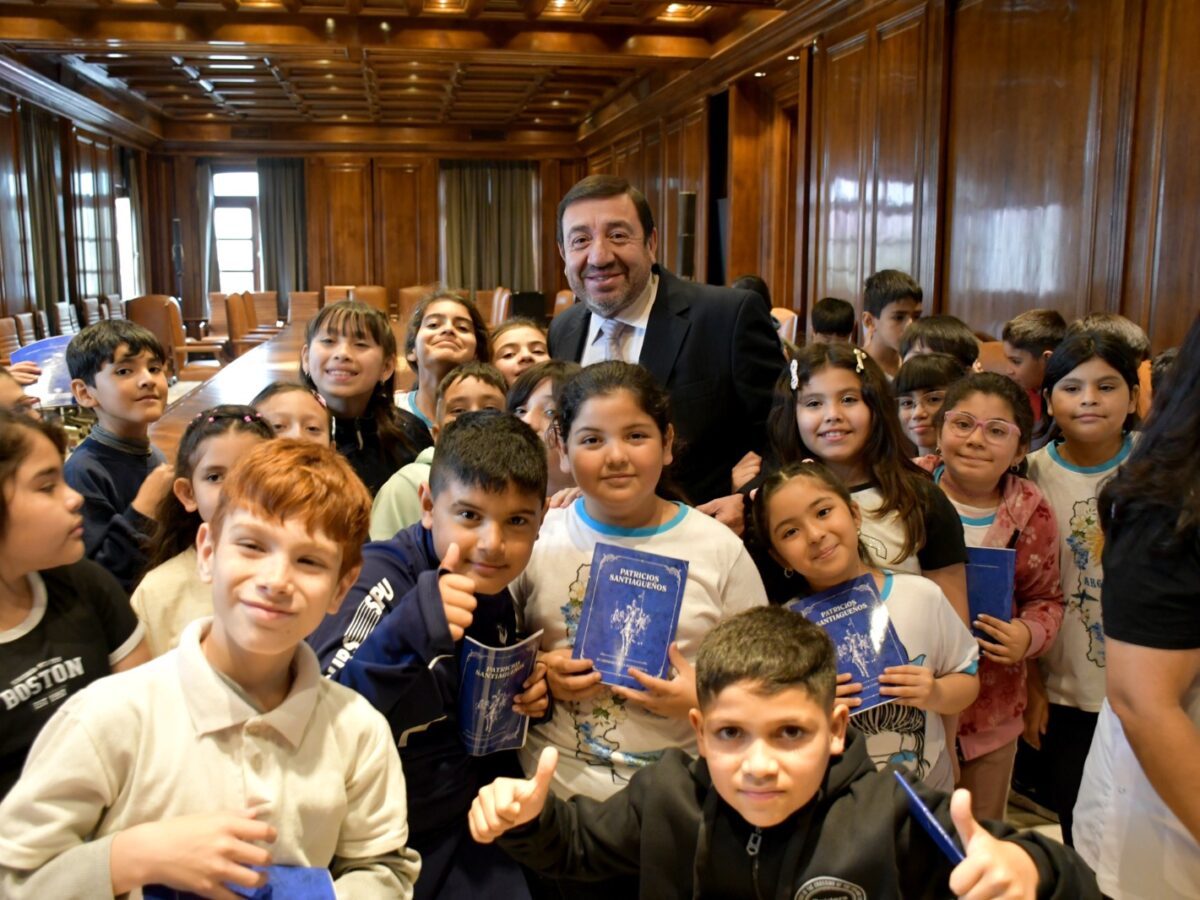 Estudiantes de cuatro establecimientos educativos conocieron  Casa de Gobierno