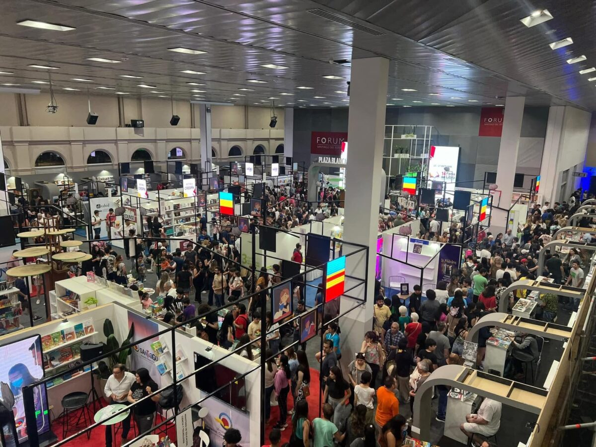 Letras, ideas y tecnología: La 16ª Feria Internacional del Libro abre abre sus puertas para conectar Santiago con el mundo