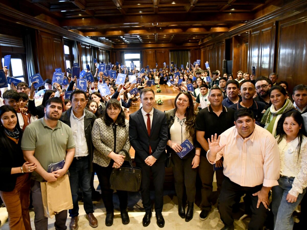 Alumnos de los departamentos Río Hondo, Salavina, Figueroa y Robles visitaron Casa de Gobierno