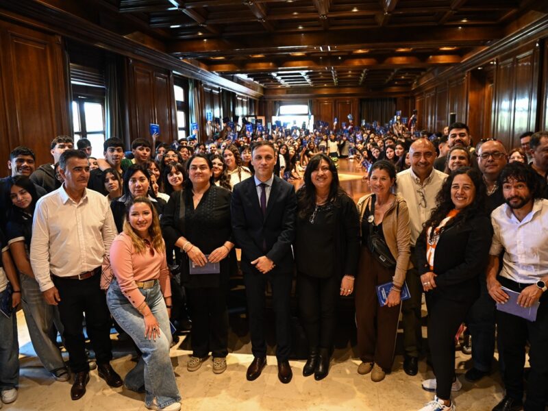 El Jefe de Gabinete Víctor Araujo recibió a estudiantes de distintos departamentos de la Provincia