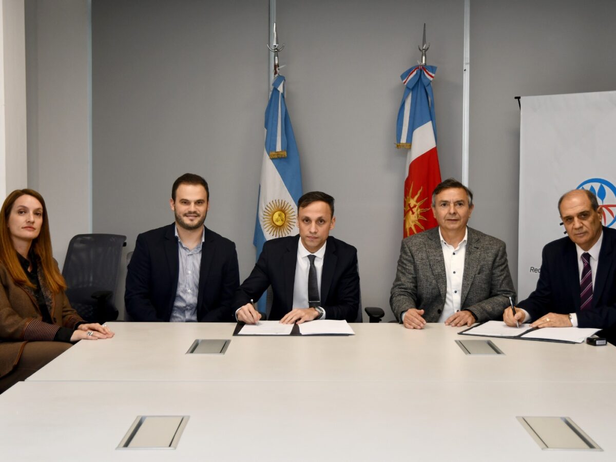 La Provincia firmó un convenio con el Colegio de Graduados en Ciencias Forestales para fortalecer la gestión ambiental y restaurar bosque nativos